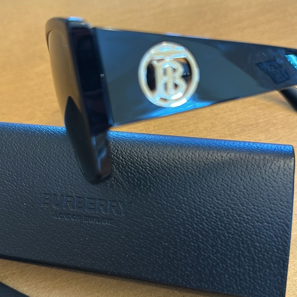 Burberry women’s sunglasses 61 x 16, 140, made in Italy; B 4290 3001/87 - Picture 2 of 7